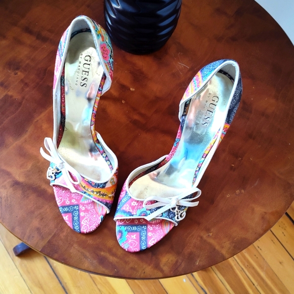 Guess Gwenthuse open toe D'Orsay multi color paisley stiletto pump - Picture 1 of 8